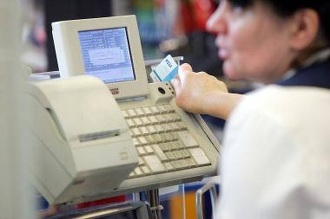 Operoje nuskambės kasininkų kasdienybė: „Laba diena... Jūsų grąža... Geros dienos!“