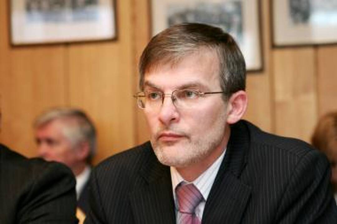 Siūlo amnestiją taikyti ir buvusiems politiniams kaliniams bei tremtiniams 
