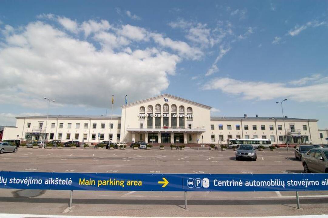 Oro uoste – problemos dėl mokėjimo už automobilių stovėjimą