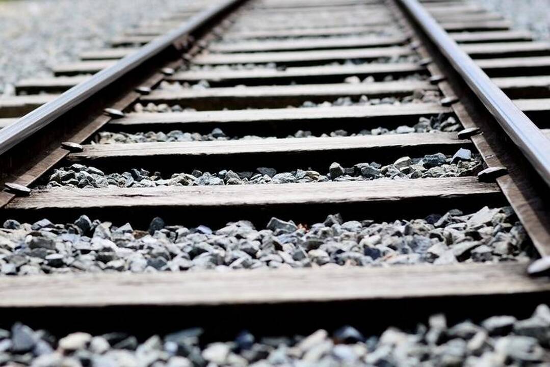 Šiauliuose traukinys naktį suvažinėjo jauną vyrą