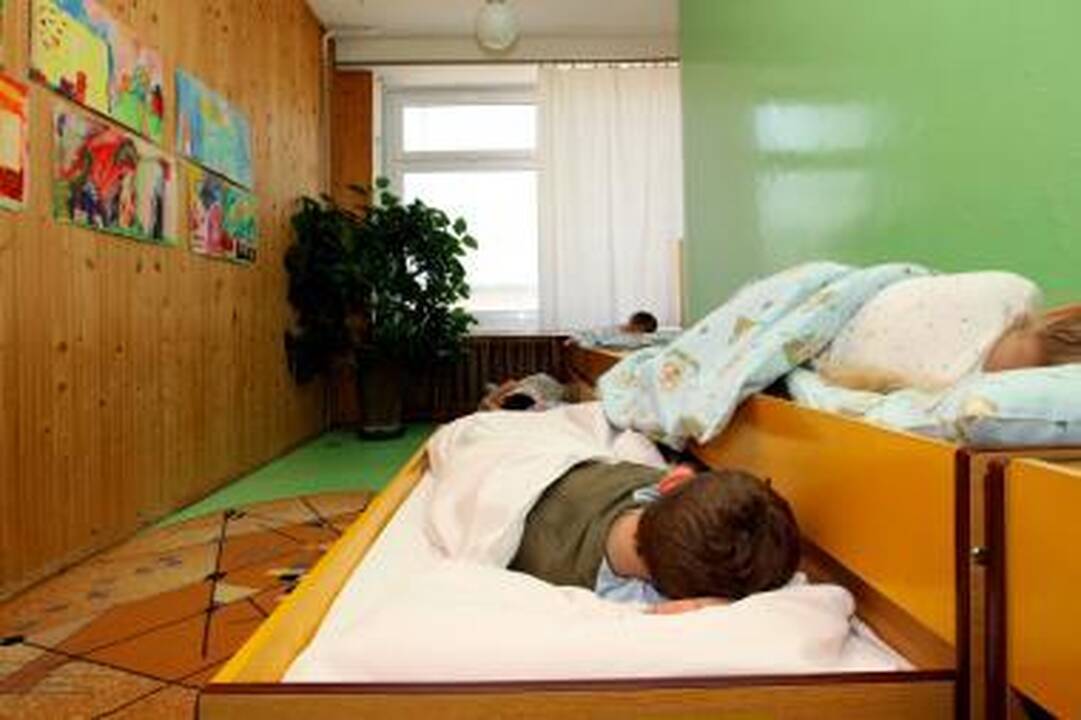 Valdžia užsimojo naikinti lengvatas darželinukų tėvams (dar papildyta)