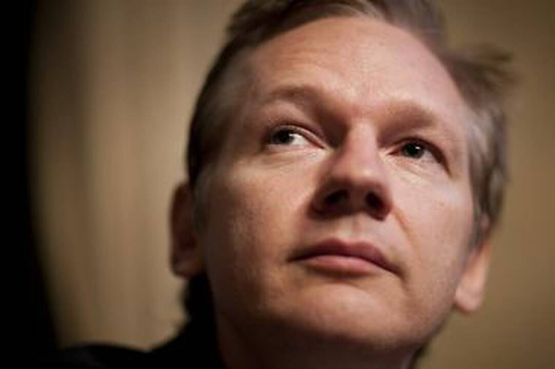 Assange'as toliau lieka kalėjime, nes Švedija apskųs teismo nutartį 