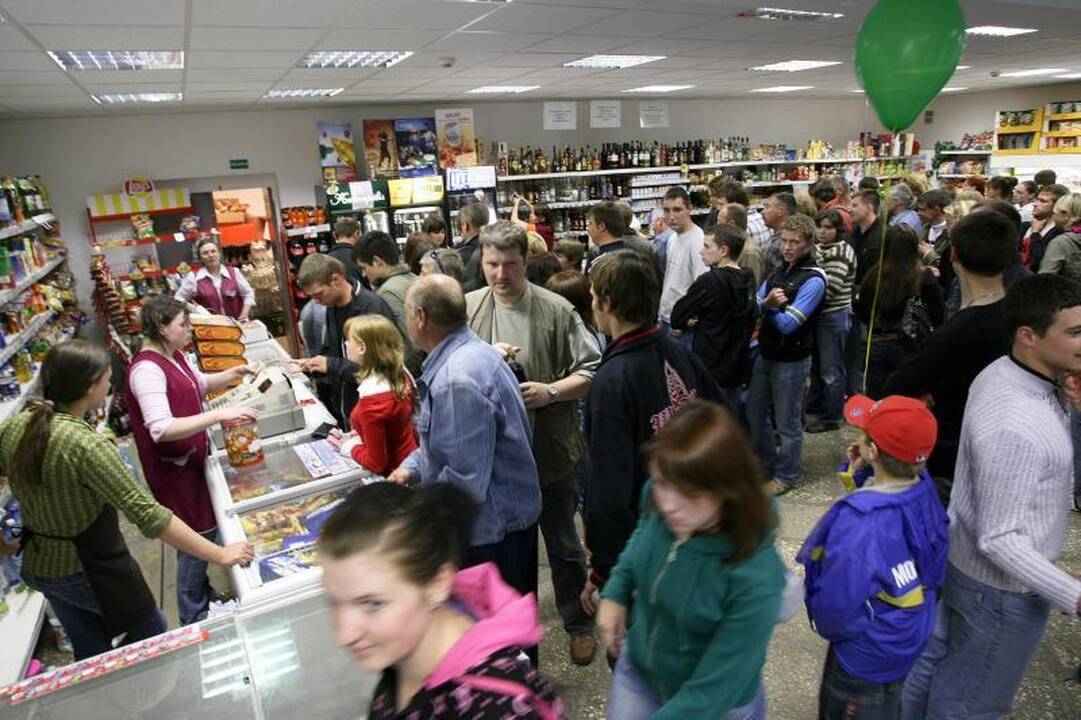 Prekybos centrai graibsto kasininkus ir konsultantus