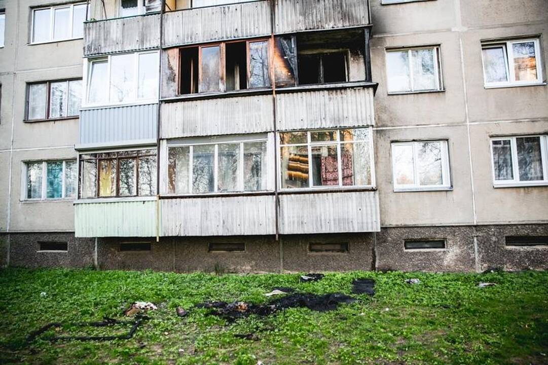 Pavojingas gaisras Partizanų gatvėje kilo dėl vaikų pokštų?