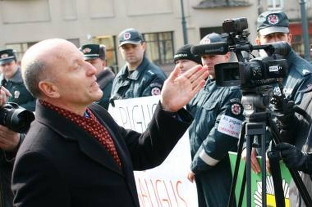 R.Palaitis: dėl apskričių reformos atleidimo lapelius gavo 2,5 tūkst. žmonių