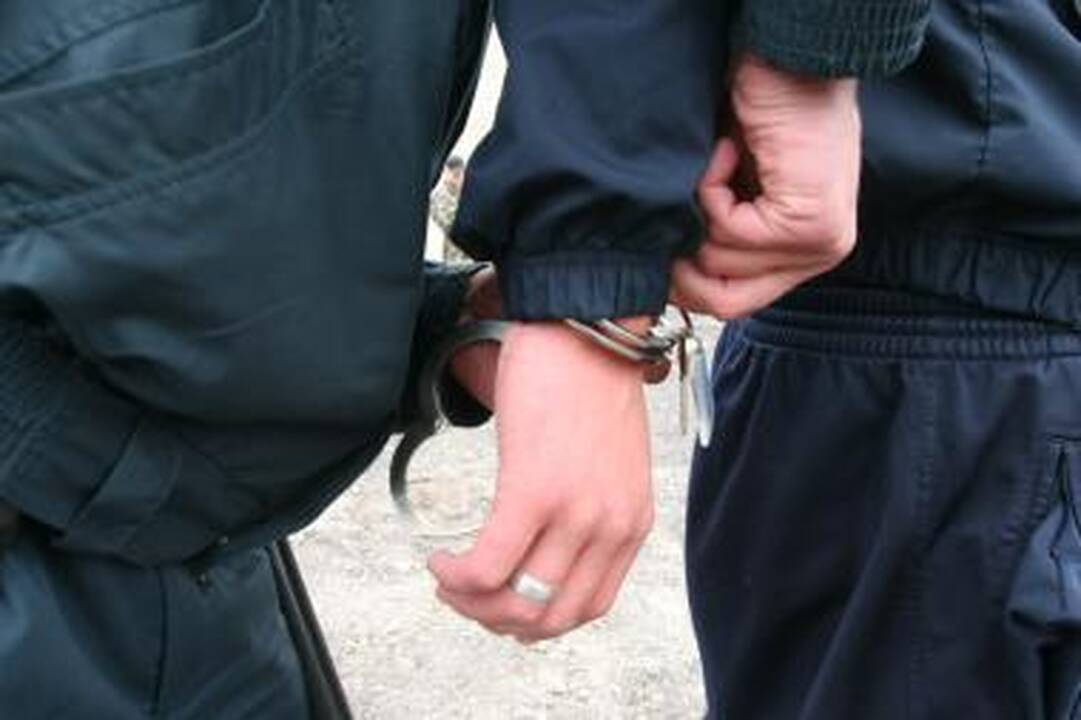 Panevėžyje sulaikyti trys nepilnamečiai, įtariami turto prievartavimu