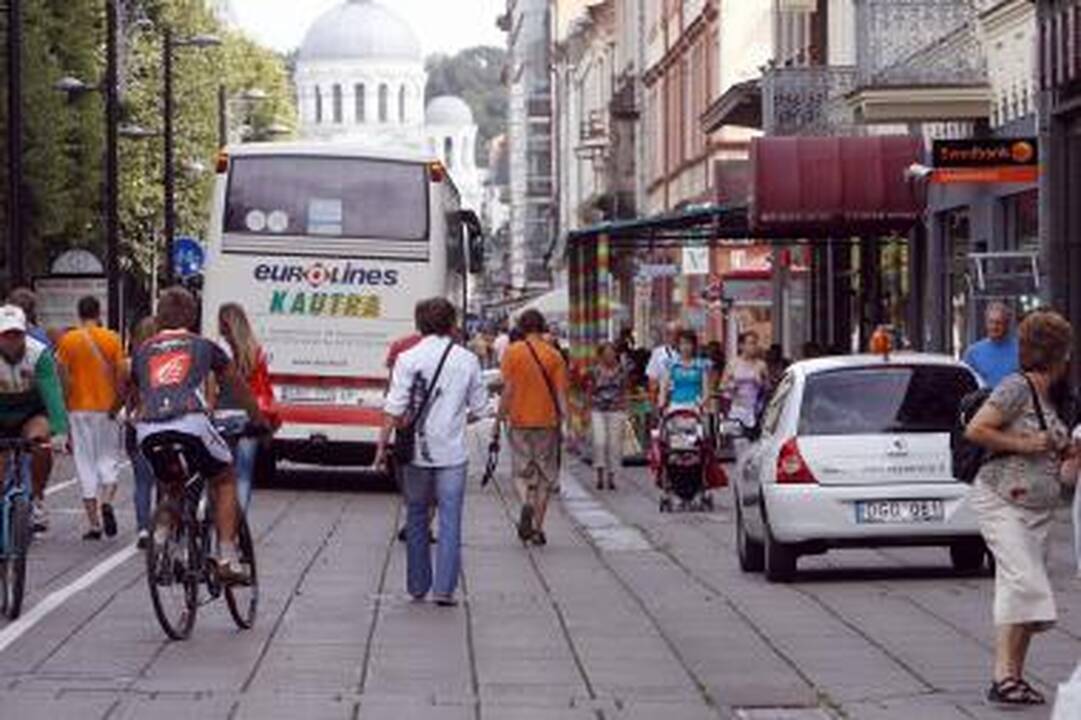 Laisvės alėjoje siūloma leisti važiuoti automobiliams 