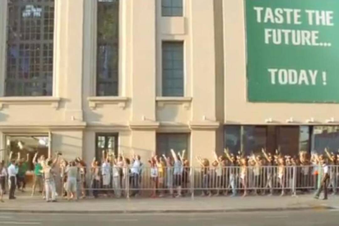 IT su šypsena: alkoholinių gėrimų kompanija mėgdžioja „Apple“