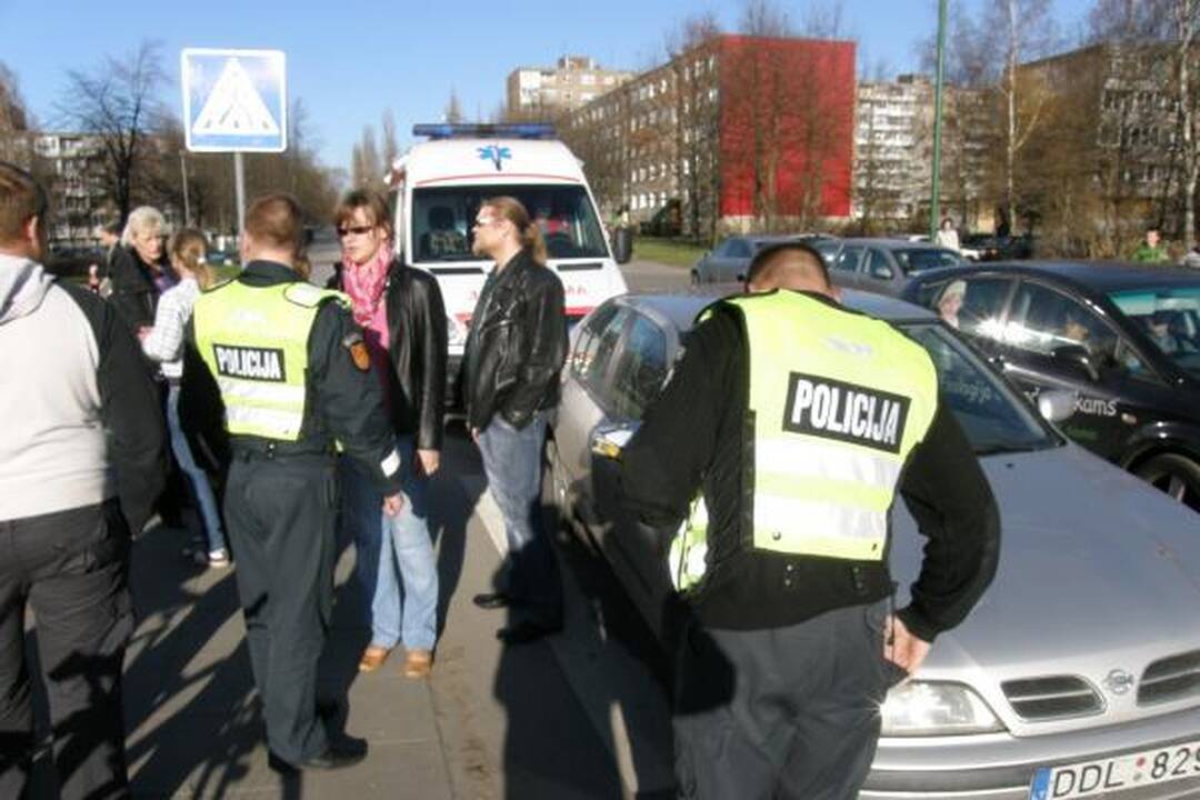 Perėjoje partrenkta dviračiu važiavusi mergaitė
