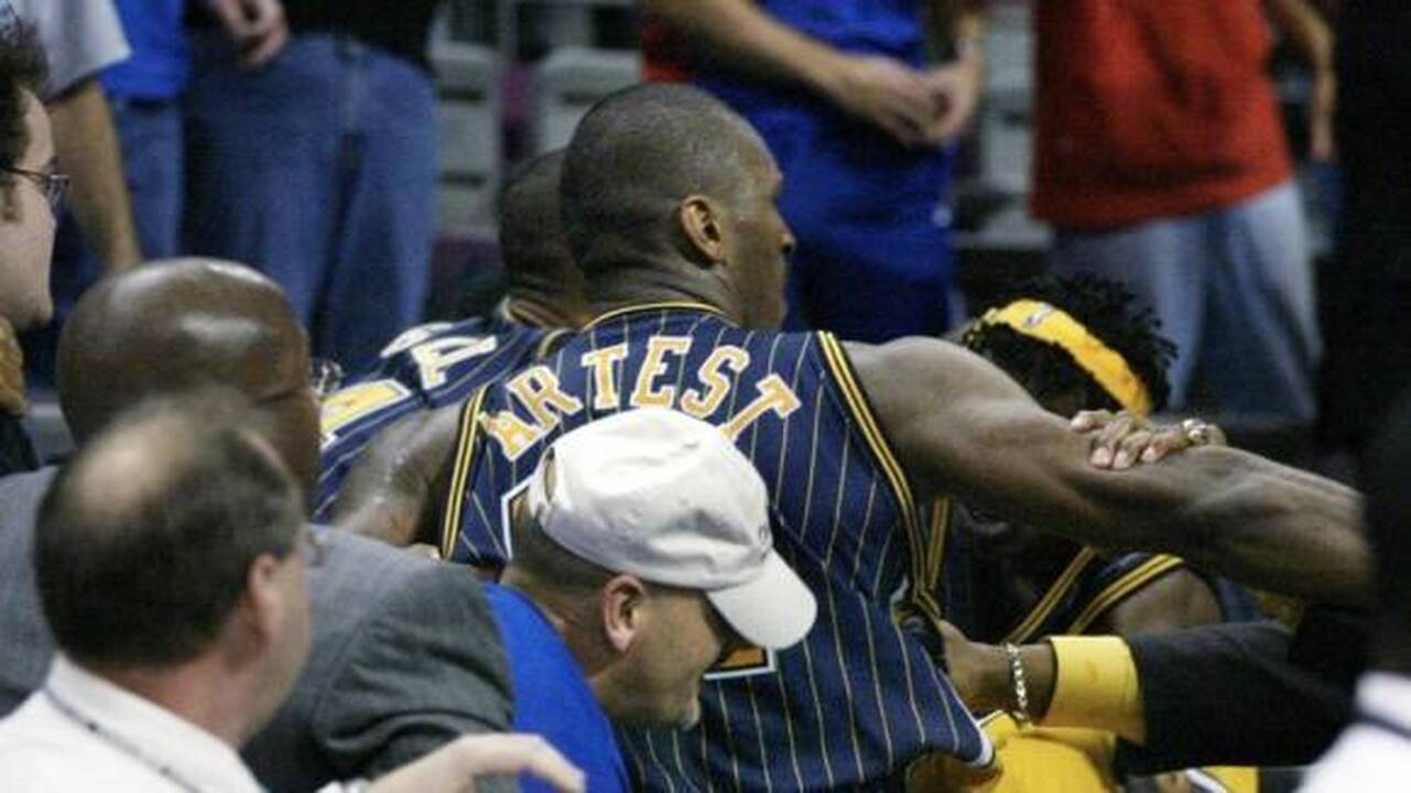 Nepagražinta: masinės muštynės tarp „Pistons“ ir „Pacers“ krepšininkų