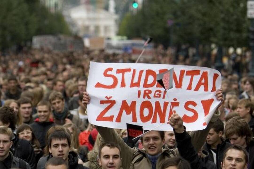 Studentai rengiasi mitingams