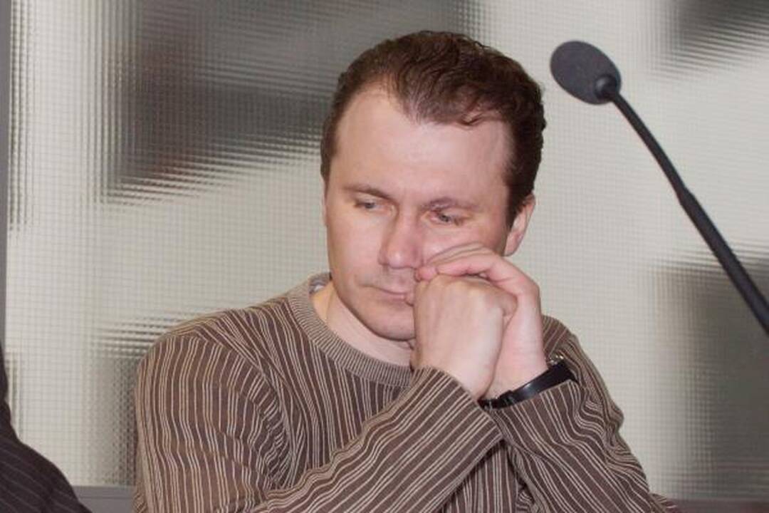 Pomėgis vairuoti neblaiviam notarą E.Aleksonį paliko be darbo