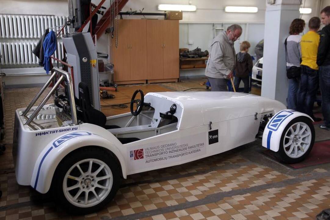 „Tyrėjų naktis“: pristatytas lietuviškas elektromobilis