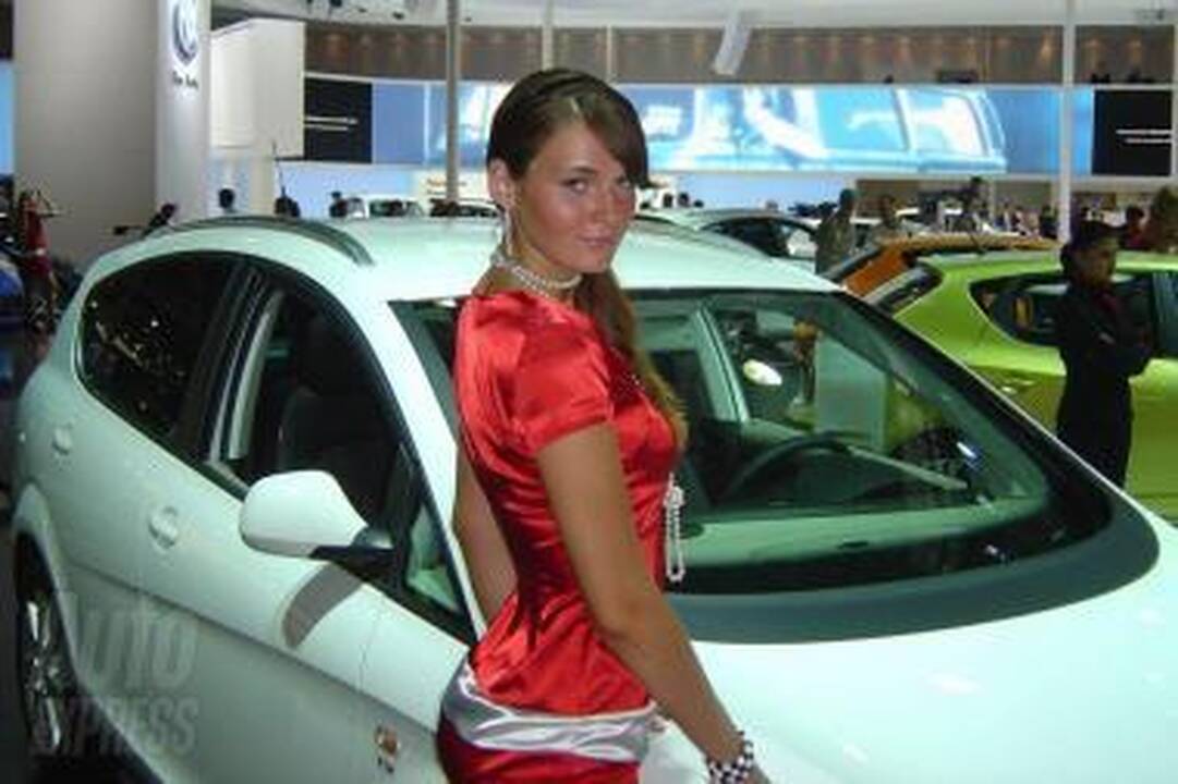 Neatsiejamas automobilių parodų aksesuaras