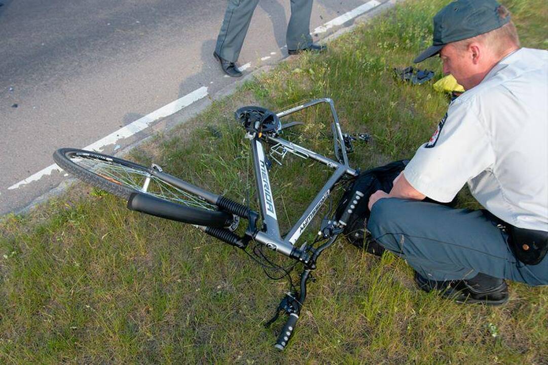 Motociklininkas pėsčiųjų perėjoje partrenkė dviratininką
