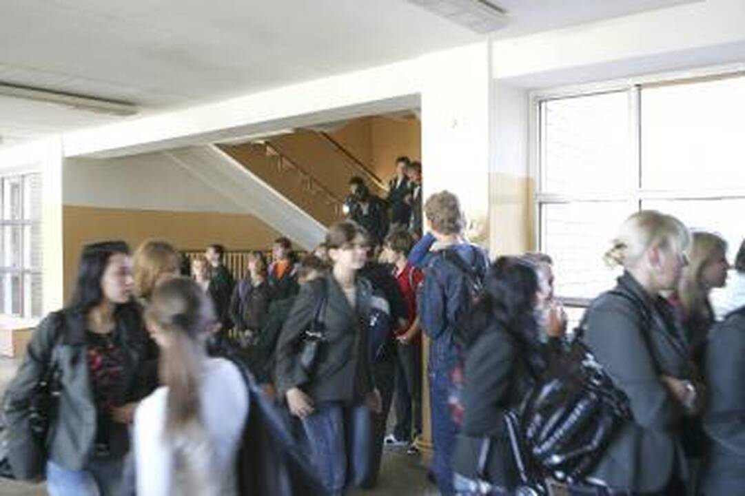 Nelegalūs Vaižganto mokyklos moksleiviai išėjo, bet žada sugrįžti