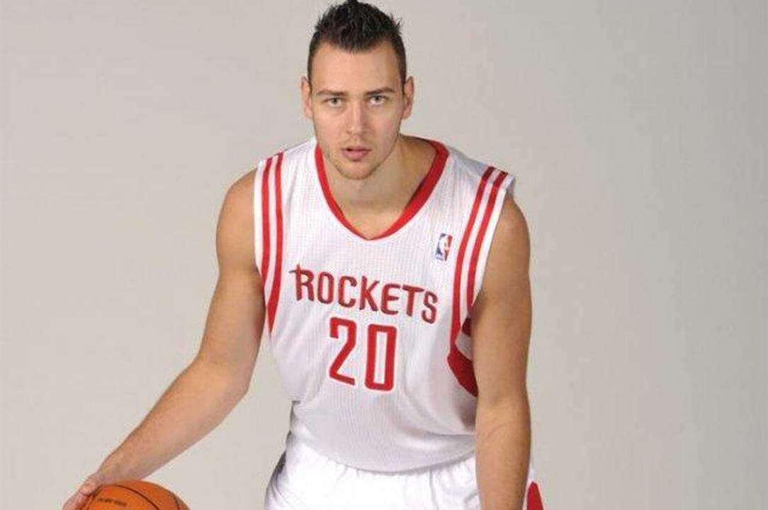 D. Motiejūnas žaidė pusantros minutės, „Rockets“  neprilygo „Spurs