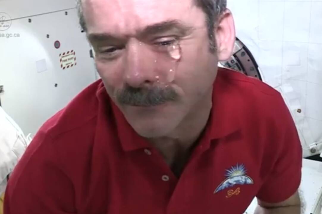 Ar įmanoma Tarptautinėje kosminėje stotyje verkti? 