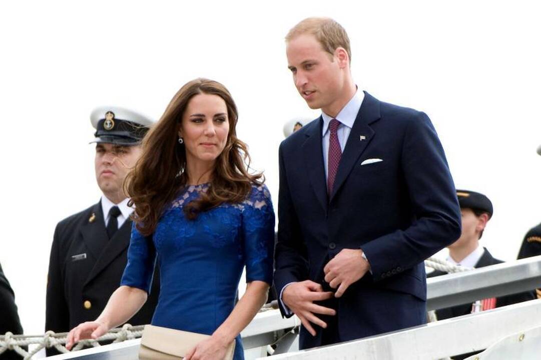 Williamas ir Kate Kembridže dovanų gavo kūdikio drabužėlių 