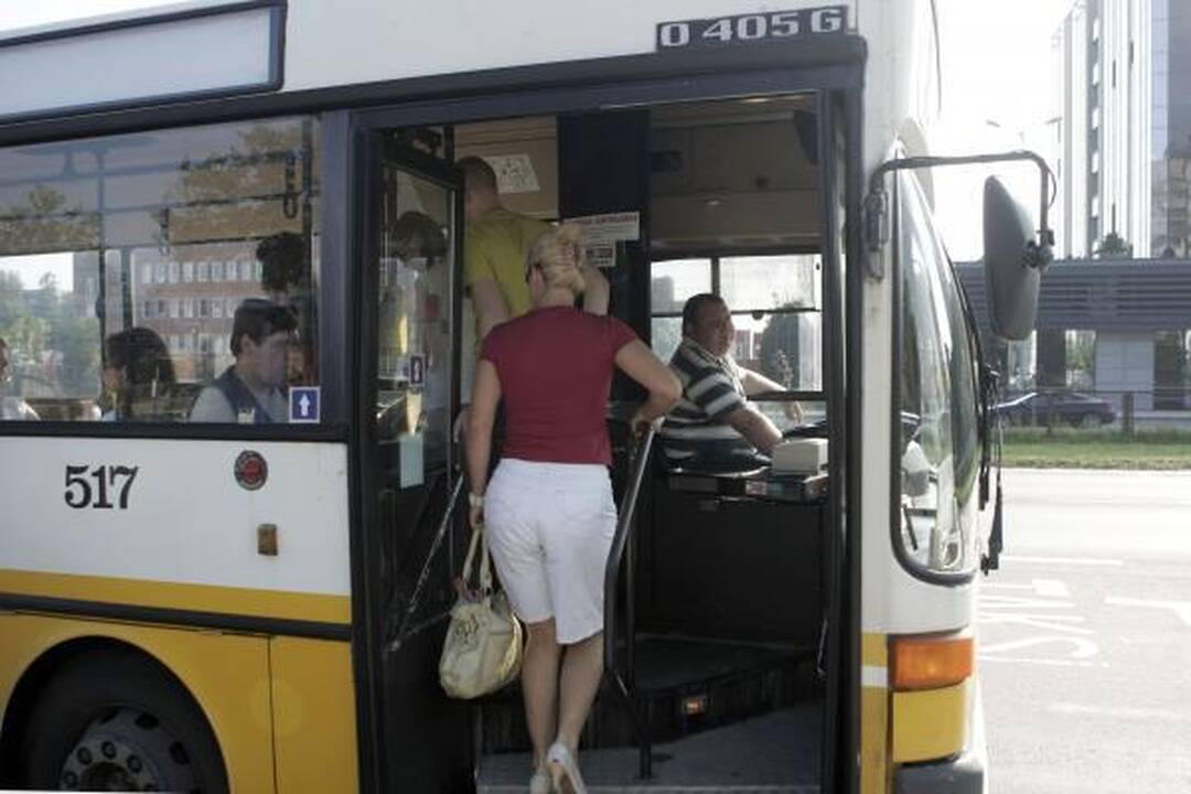 Nauja keleivių laipinimo tvarka Vilniuje prigyja sunkiai 