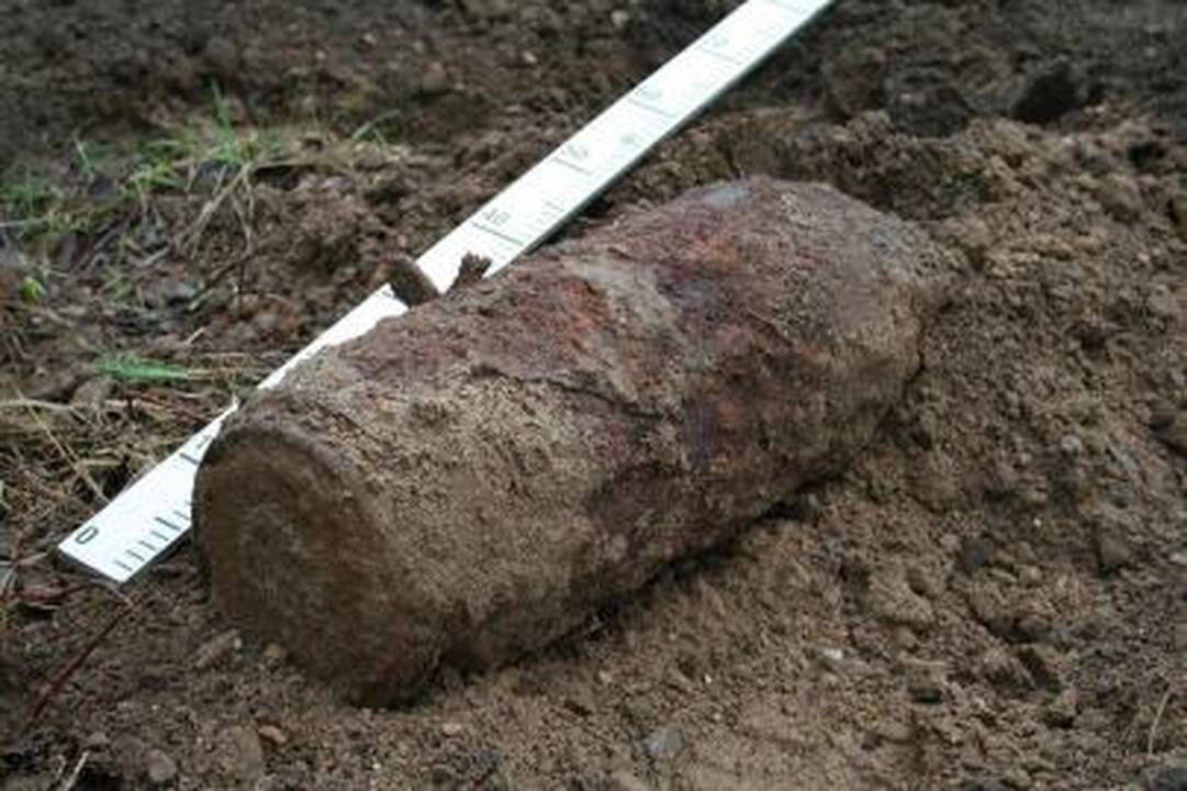 Lenkų moksleivis į mokyklą atsinešė patrankos sviedinį