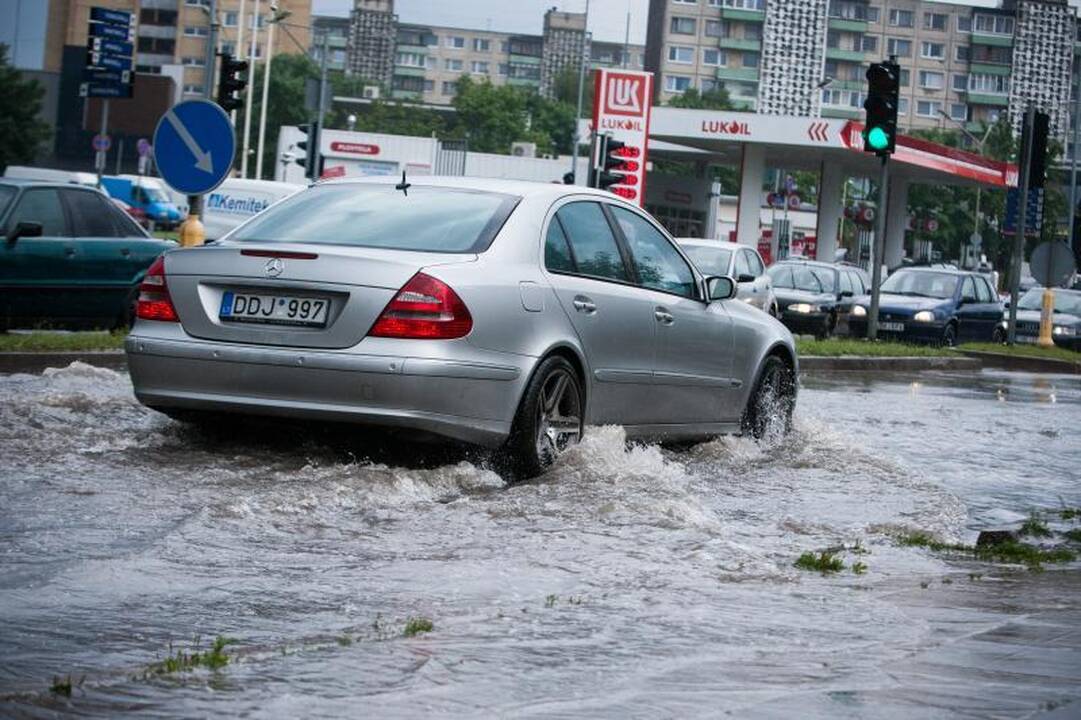 Liūtis Vilniuje: gatvės virto srauniomis upėmis