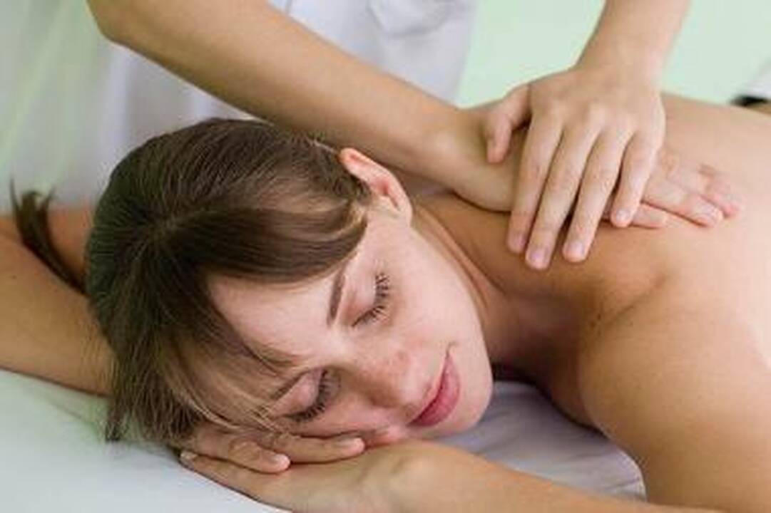 Masažuotojais gali dirbti tik aklieji