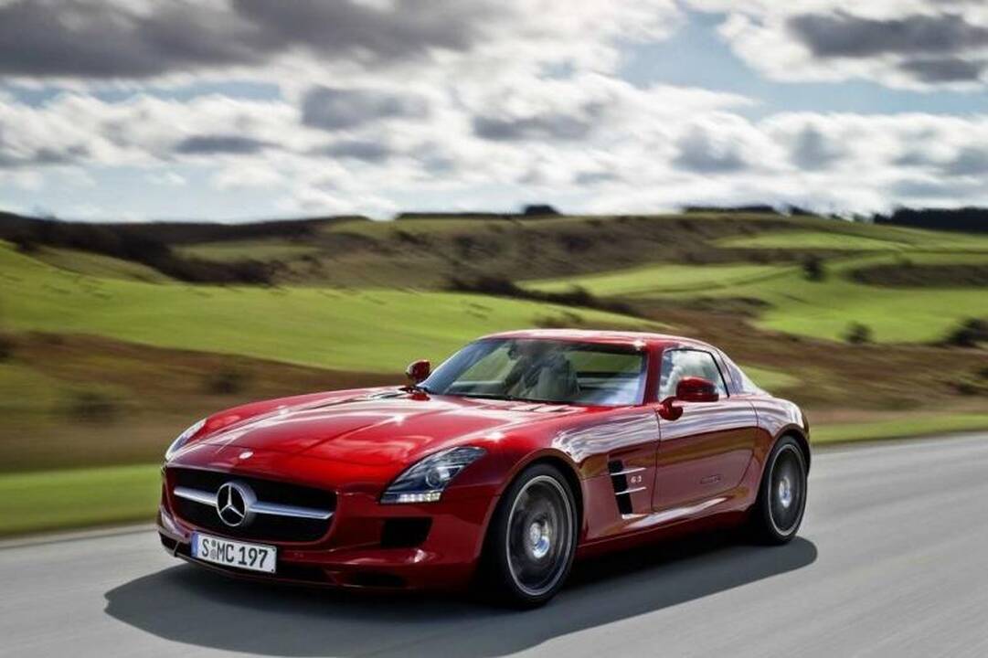 SLS AMG nusimetė stogą