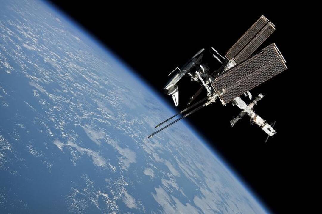 TKS ir "Endeavour" draugystė