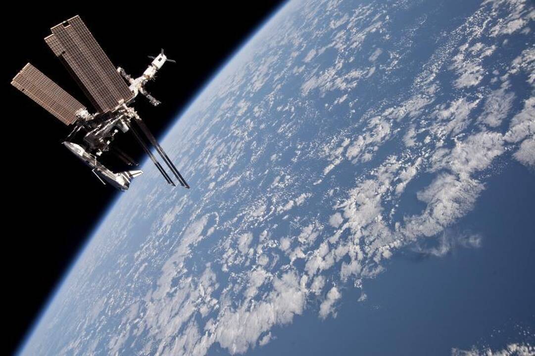 TKS ir "Endeavour" draugystė
