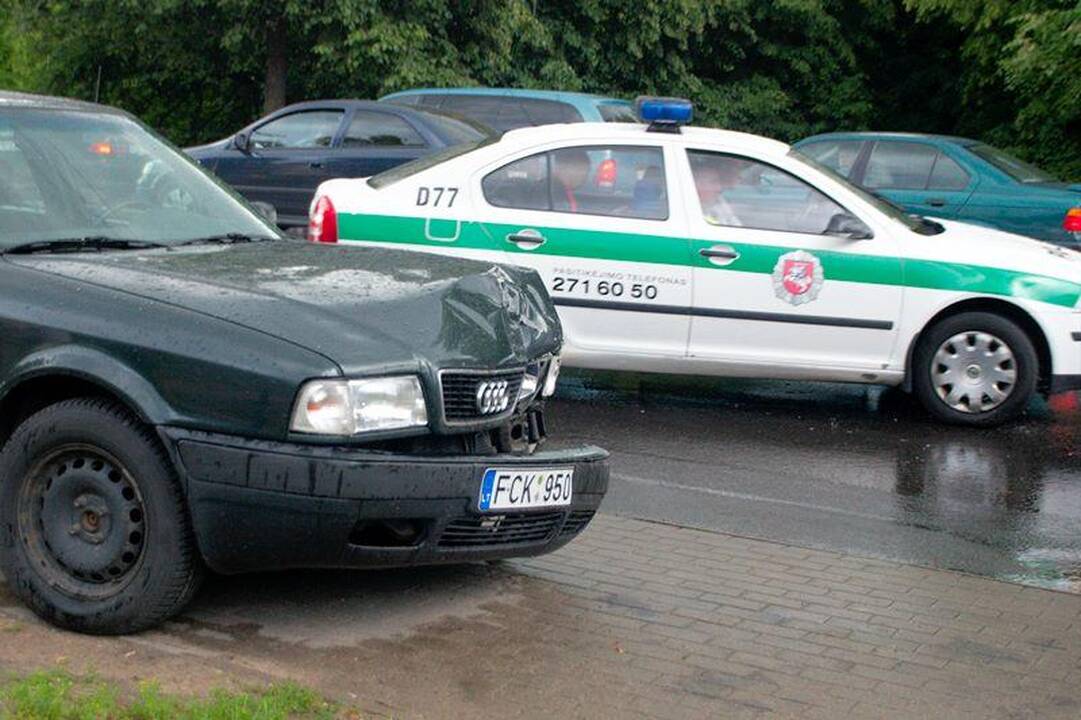 Nedėmesingas „Audi“ vairuotojas Vilniuje sukėlė avariją