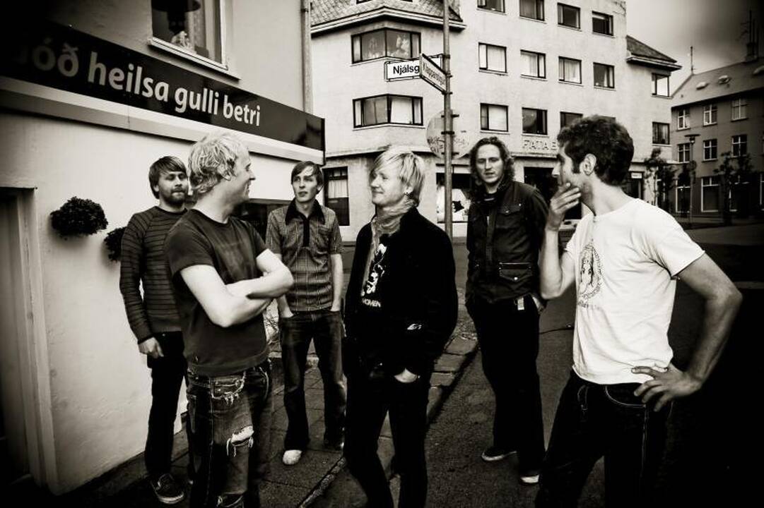 Islandų grupė „ÁRSTIÐIR“ vilniečiams pasakos muzikines sagas