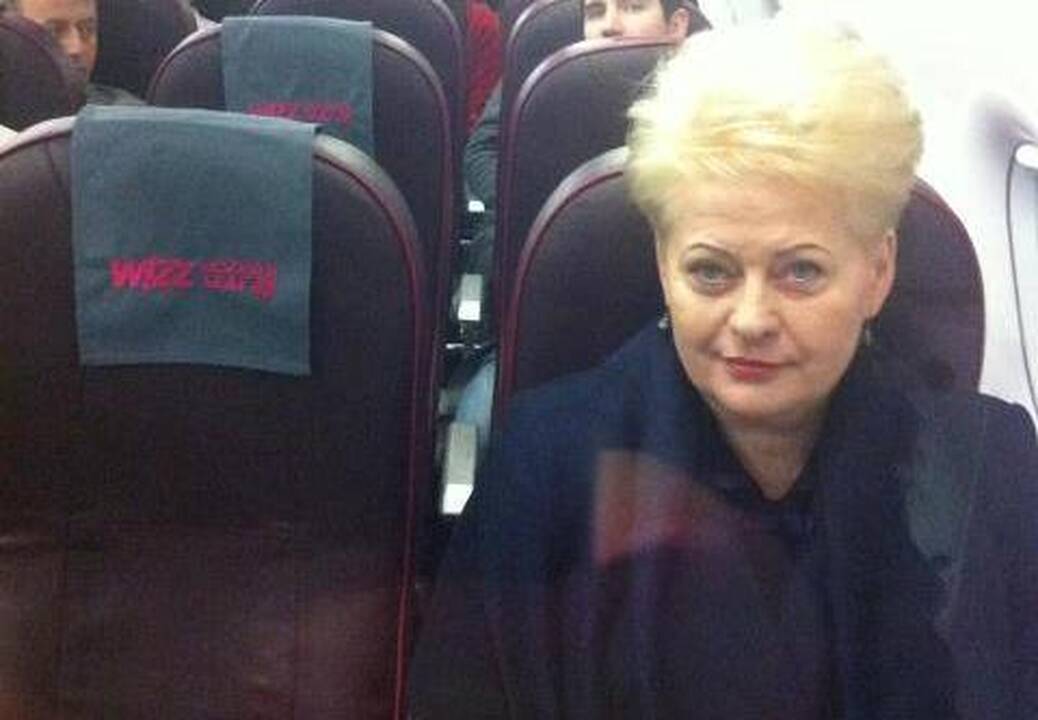 Prezidentė į M. Thatcher laidotuves išskrido pigių avialinijų lėktuvu