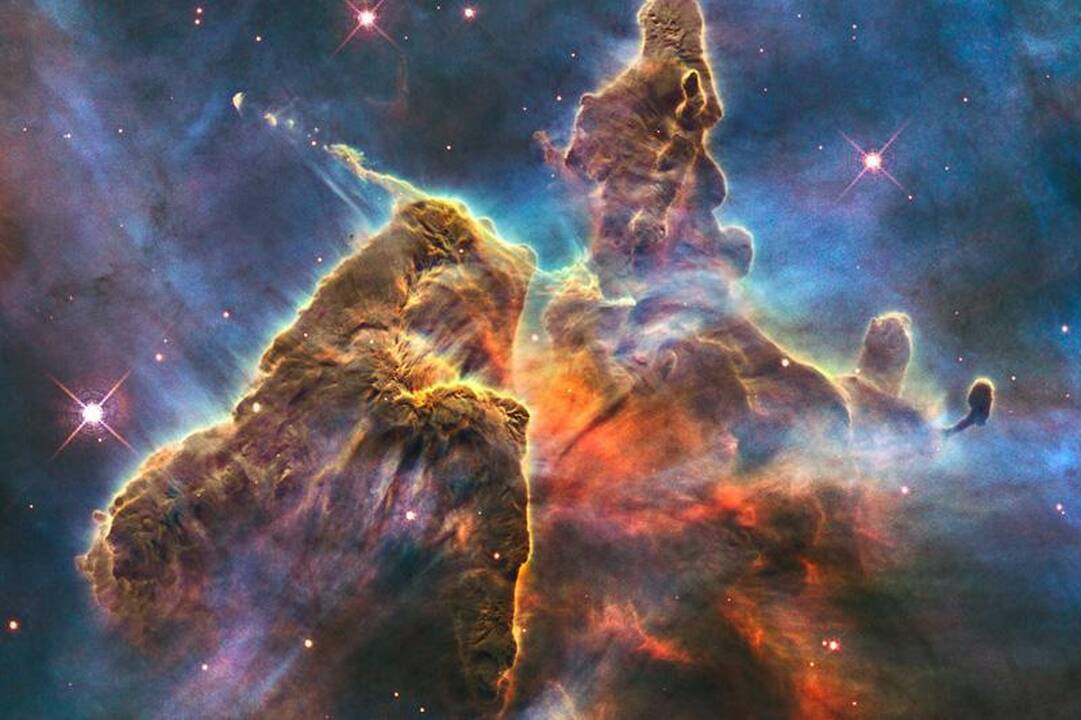 Suabejota ar fundamenatalus kosmologinis principas yra teisingas