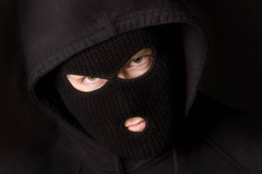 Kupiškio rajone kaukėti asmenys apiplėšė paštininkę