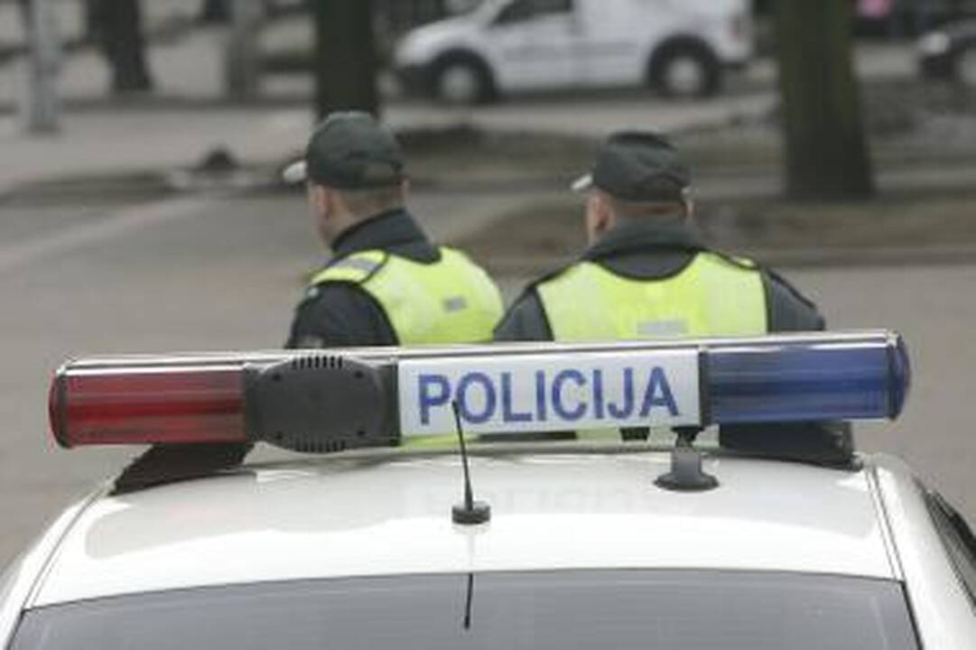 Už vairo sėdęs girtas jaunuolis bandė išsigelbėti su 40 litų