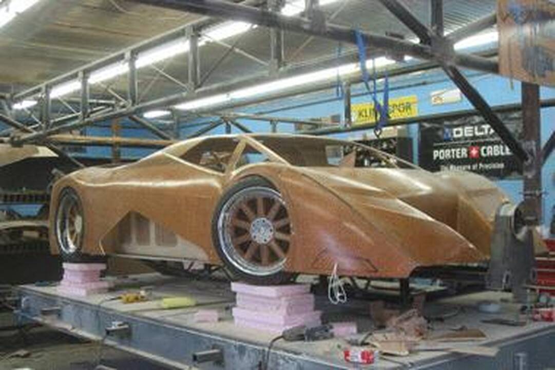 Sportinis automobilis - iš medžio (nuotr.)