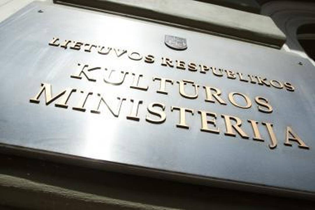 "Paskutinės instancijos" žurnalistę iš ministerijos išvežė policija
