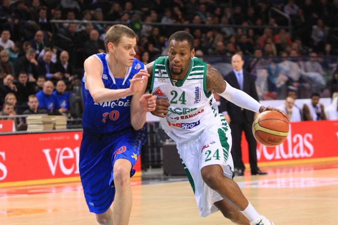 S.Weemsas vis dėlto kovos dėl „Oro karaliaus“ titulo