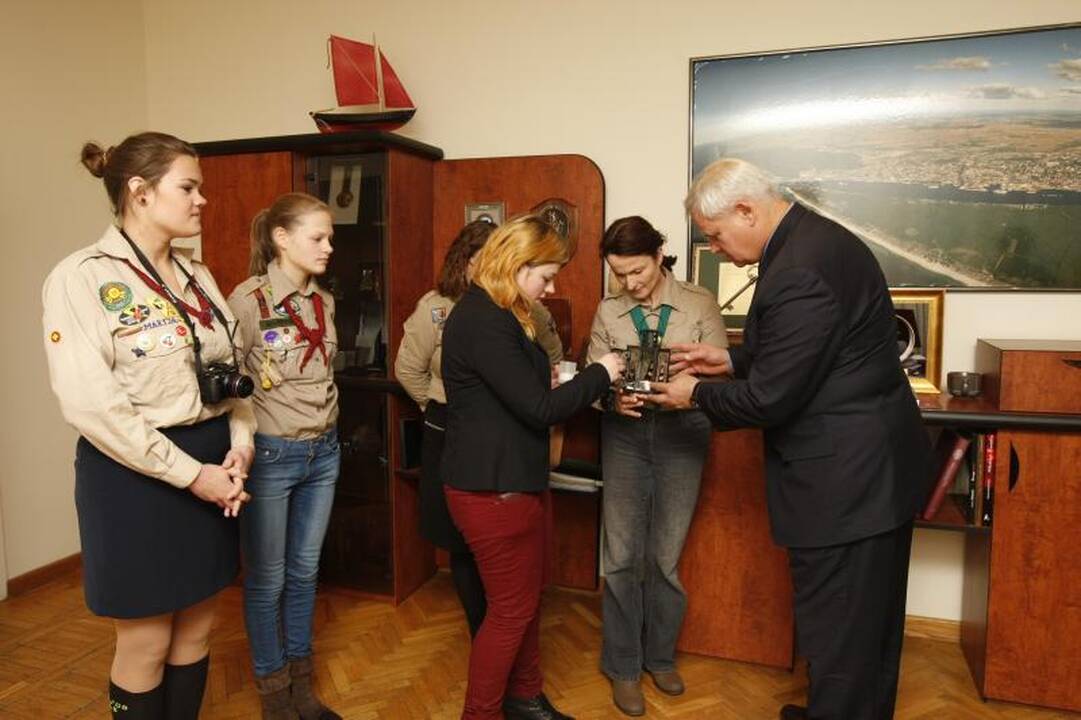 Betliejaus taikos ugnis įteikta Klaipėdos miesto merui