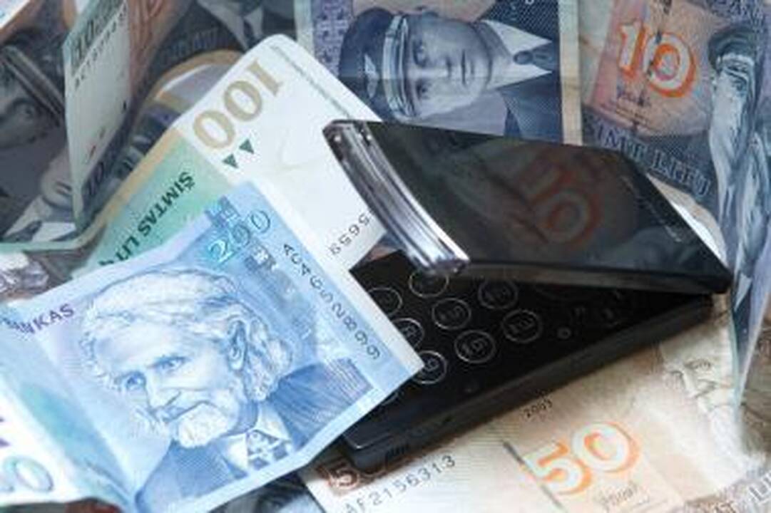 Dalis labdaros nusėda mobiliojo ryšio operatorių kišenėn