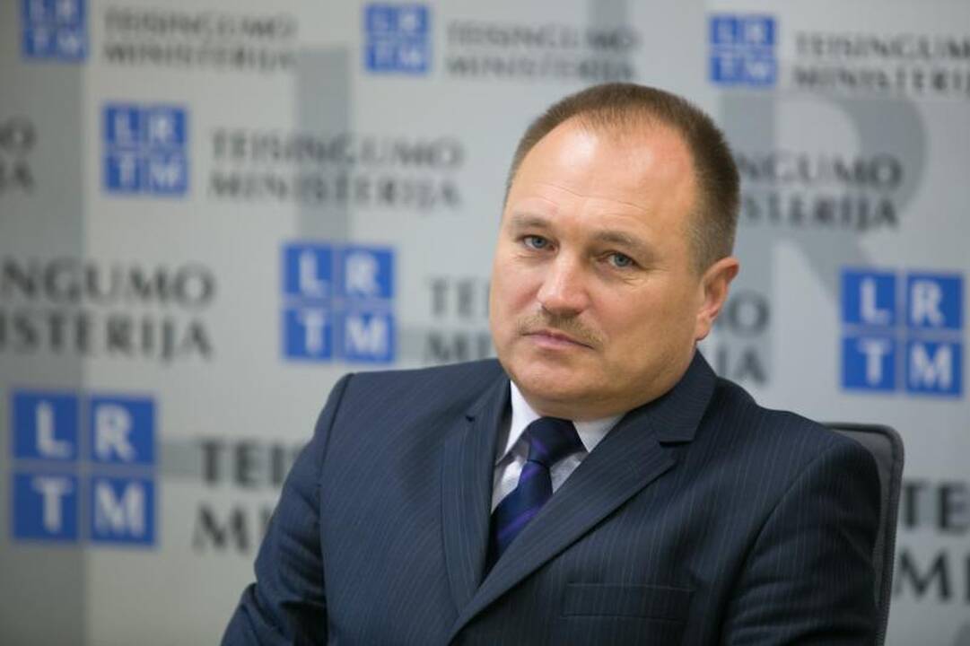 Nuspręsta jungti teismus - iš 49 liks tik 12