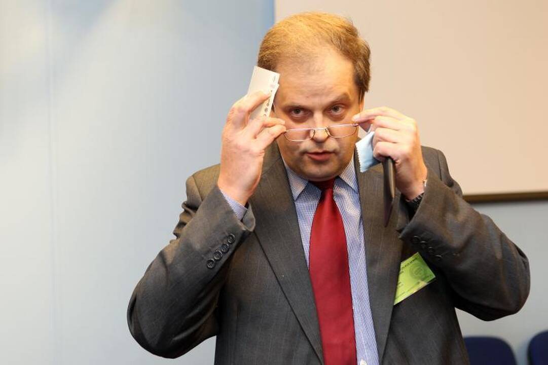 Dėl R. Skirtuno paimto kyšio iš teismo gali lėkti ir V. Dovidaitis