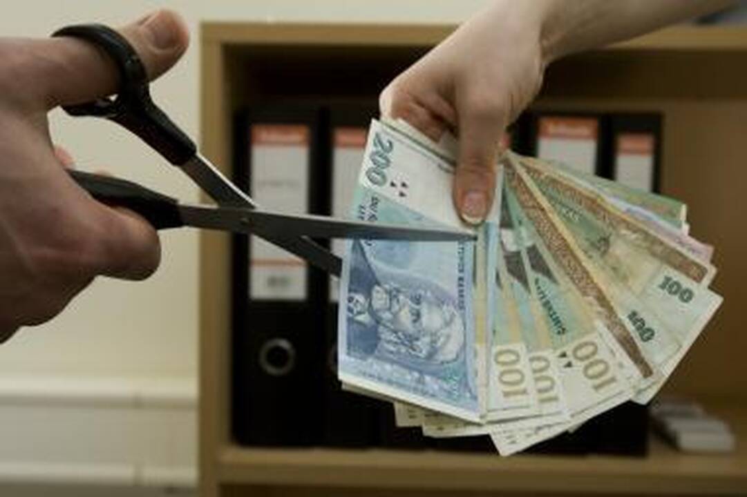 Priedai kišenių nebešildo