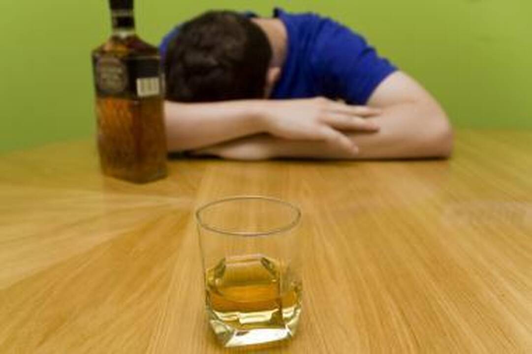 Alkoholiu apsinuodijo 16-ametis ir 12-ametis