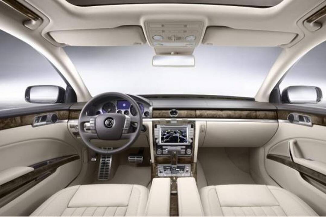 Pekino automobilių paroda: atnaujintas „Volkswagen Phaeton“