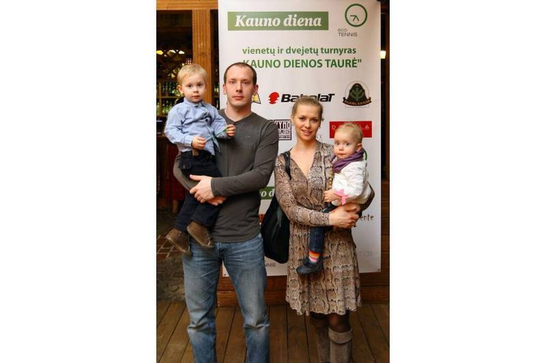 Teniso turnyro pirmoji diena palydėta nuotaikingame vakarėlyje