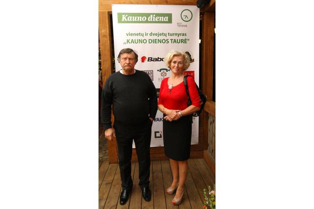 Teniso turnyro pirmoji diena palydėta nuotaikingame vakarėlyje