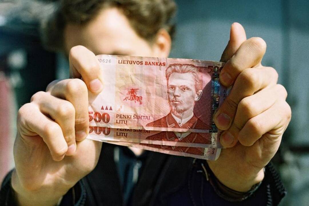 Studijuojantiems užsienyje - tūkstantinės K.Būgos stipendijos