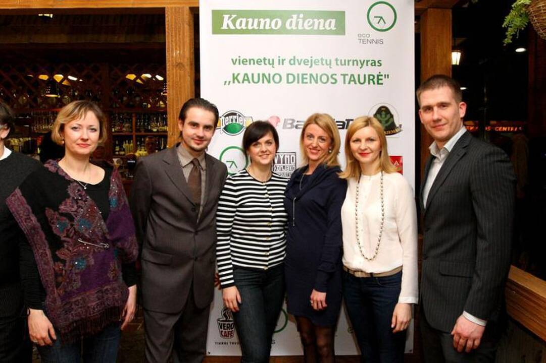 Teniso turnyro pirmoji diena palydėta nuotaikingame vakarėlyje
